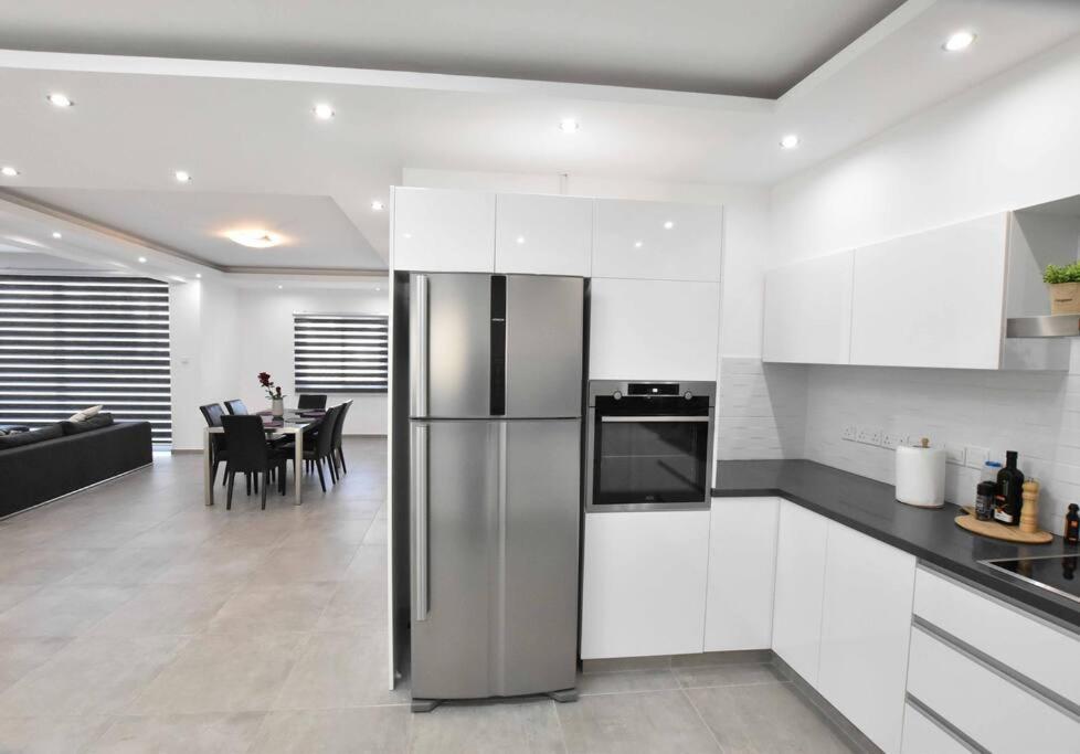 Apartman Glabur - The Luxurious 3 Bdr - Cozy Newly Renovated, Nicosia Ayios Dhometios