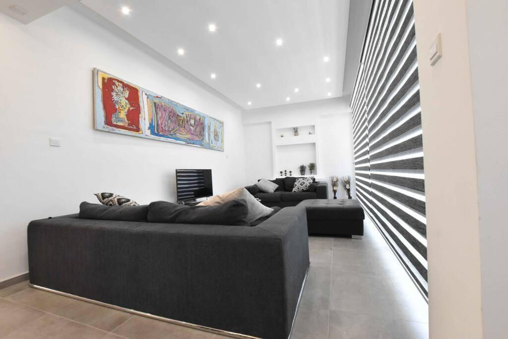 Glabur - The Luxurious 3 Bdr - Cozy Newly Renovated, Nicosia *